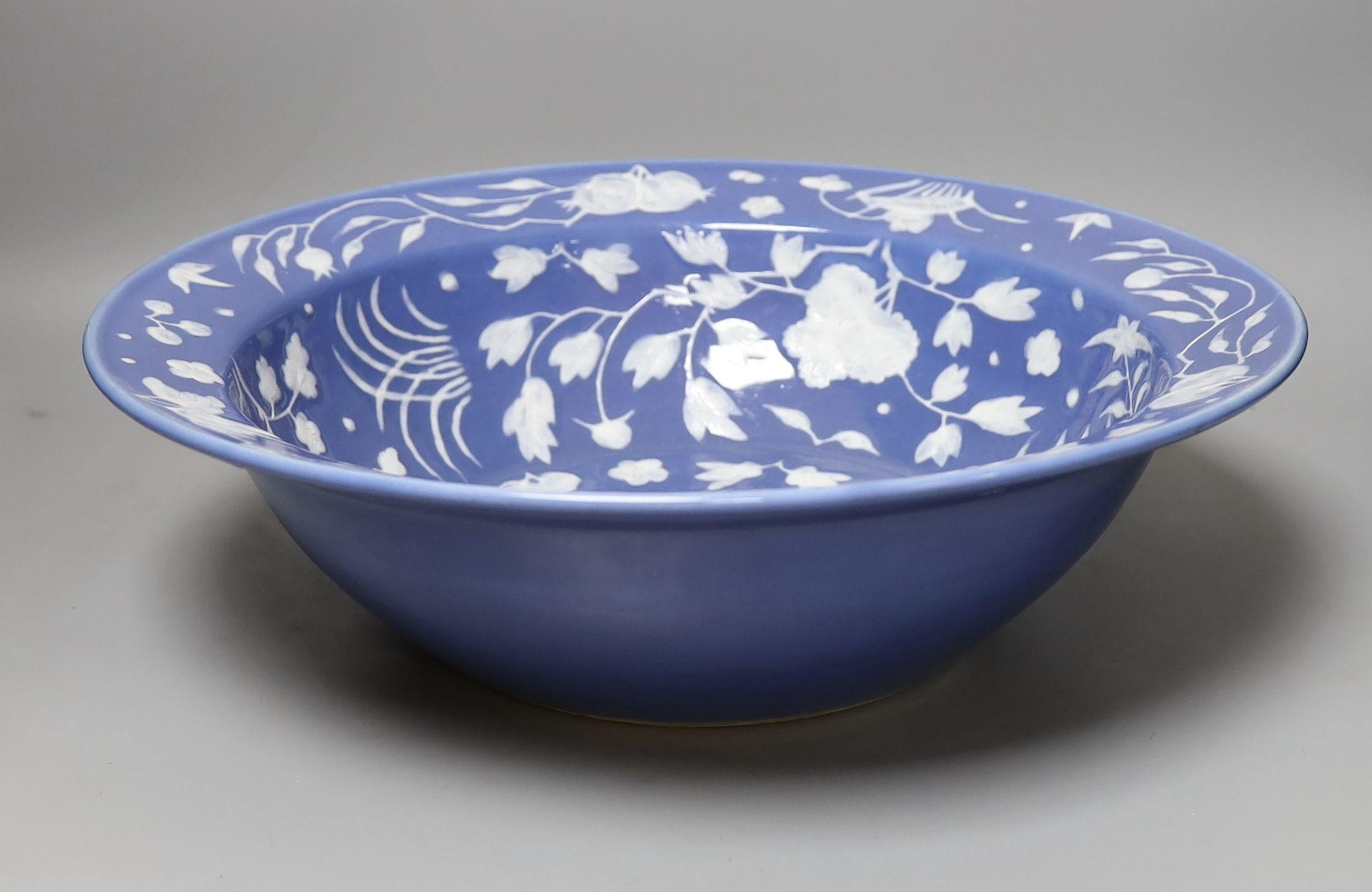 A Chinese export slip decorated blue ground basin, c.1830 - 40cm diameter